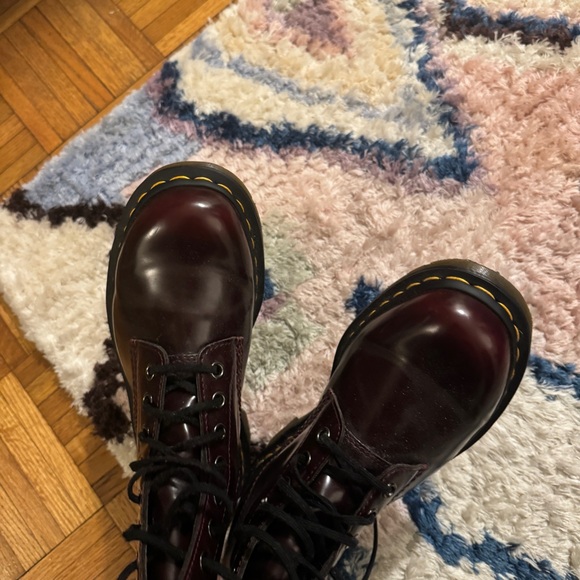Dr Martens VEGAN 1460 LACE UP BOOTS Cherry Red — Oxford Rub Off Size L 7 - Picture 10 of 13